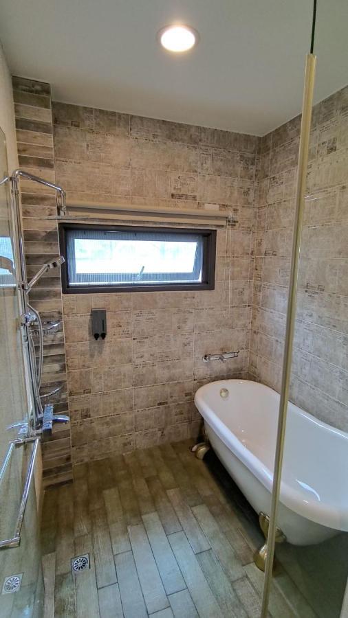 羅東夜市舒果shugo B&B 近清溝夜市 國旅卡特約店 配合手作早餐店及租車行 Luodong Esterno foto