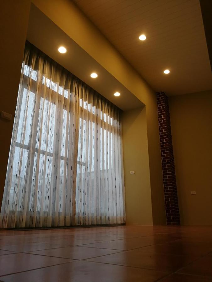 羅東夜市舒果shugo B&B 近清溝夜市 國旅卡特約店 配合手作早餐店及租車行 Luodong Esterno foto